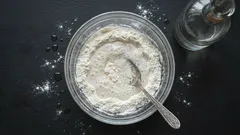 Mehl und Essig mischen: Warum das empfohlen wird und wie man es im Alltag nutzen kann