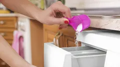 So steigern Sie die Wirksamkeit des Waschpulvers beim Waschen: Sparen Sie Geld und Zeit